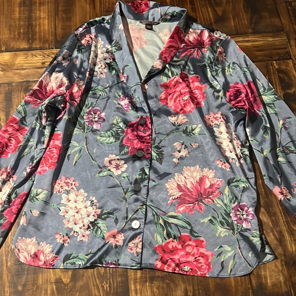 Size XL silky feel button up PJ top Victoria’s Secret EUC NWOT
